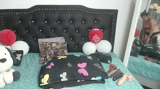 Snapshot of jellyfishhot chatting on February 2025 01:33:01 AM jellyfishhot online show from February 2025 01:33:01 AM