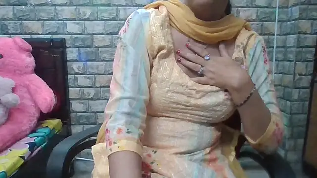 Snapshot of Sexy_iknoor chatting on November 2025 04:33:02 AM Sexy iknoor online show from November 2025 04:33:02 AM