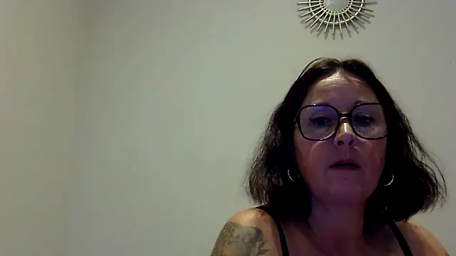 Snapshot of feline27 chatting on November 2025 08:20:02 PM feline27 online show from November 2025 08:20:02 PM