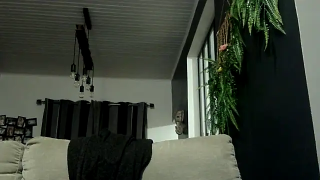 Snapshot of feline27 chatting on November 2025 08:14:01 PM feline27 online show from November 2025 08:14:01 PM