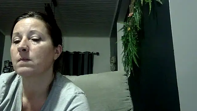 Snapshot of feline27 chatting on November 2025 10:01:01 PM feline27 online show from November 2025 10:01:01 PM