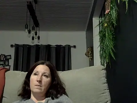 Snapshot of feline27 chatting on November 2025 10:12:01 PM feline27 online show from November 2025 10:12:01 PM