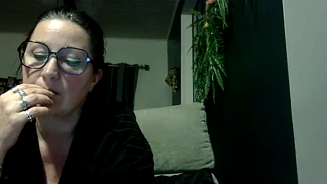 Snapshot of feline27 chatting on February 2026 08:10:02 PM feline27 online show from February 2026 08:10:02 PM