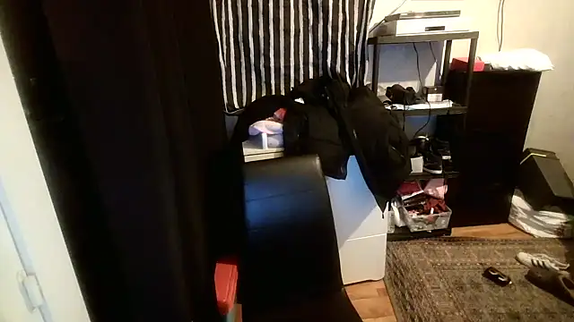 Snapshot of Bebemickey75 chatting on February 2025 09:09:01 PM Bebemickey75 online show from February 2025 09:09:01 PM