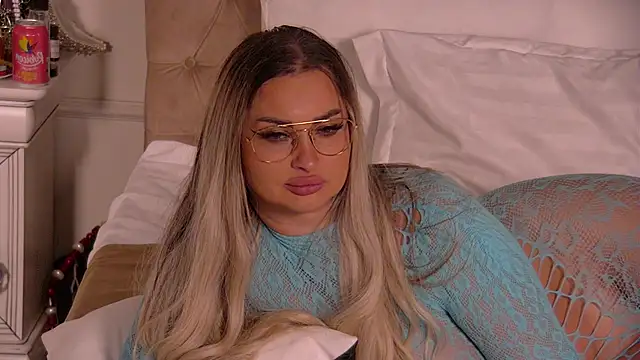 Denisse Perry online show from March 2026 11:04:01 PM