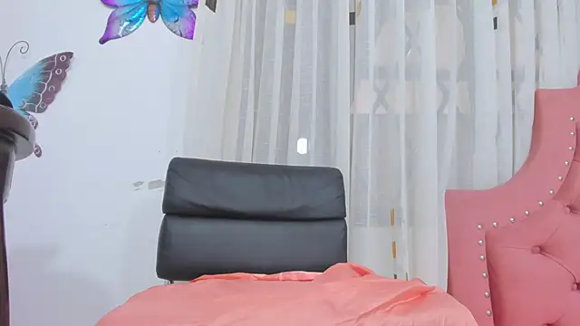 steila rochefort online show from December 2024 10:00:01 PM