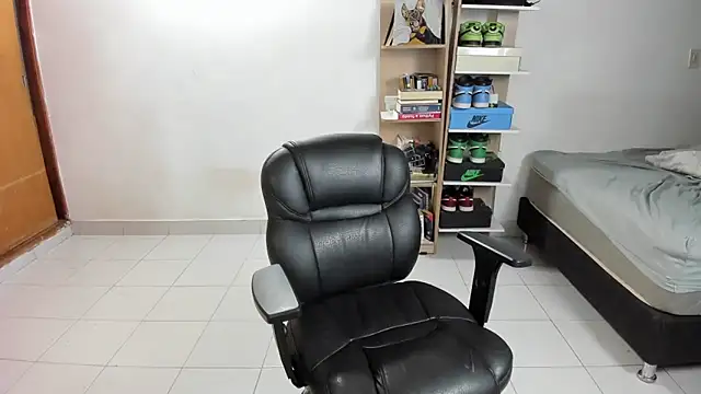 imtonny19 online show from October 2025 01:28:01 AM