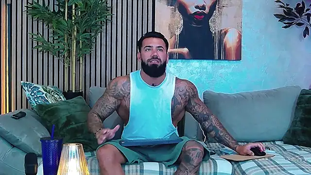 Snapshot of masterkingofmusclee chatting on May 2026 07:25:01 AM masterkingofmusclee online show from May 2026 07:25:01 AM