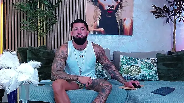 Snapshot of masterkingofmusclee chatting on June 2026 08:27:01 AM masterkingofmusclee online show from June 2026 08:27:01 AM