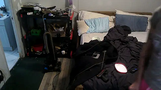 Bi curious86 online show from November 2025 05:01:02 PM