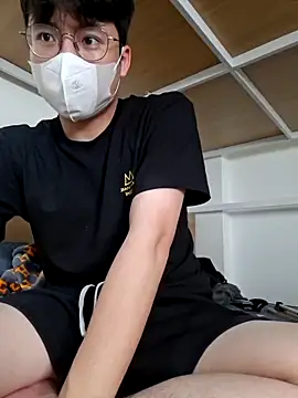 Snapshot of Gwencloudy chatting on May 2026 08:21:01 AM Gwencloudy online show from May 2026 08:21:01 AM