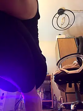 sofiah  online show from December 2025 05:19:02 PM