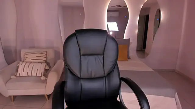 Snapshot of AlessiaCorleone_ chatting on December 2024 06:34:01 PM AlessiaCorleone online show from December 2024 06:34:01 PM