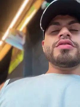 Snapshot of Juan_Castano chatting on January 2025 10:39:01 PM Juan Castano online show from January 2025 10:39:01 PM