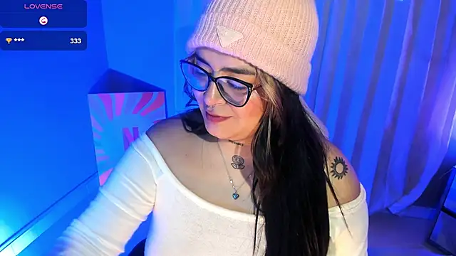 chloe bonnet online show from December 2024 12:09:01 AM