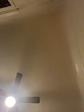 Snapshot of xocrybaby chatting on November 2025 10:25:02 PM xocrybaby online show from November 2025 10:25:02 PM