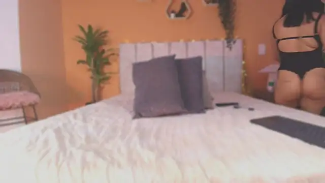Snapshot of valerycolins chatting on July 2026 02:47:01 AM valerycolins online show from July 2026 02:47:01 AM