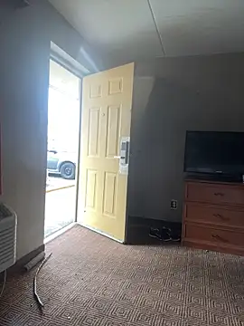 Stressreliever82 online show from April 2026 04:19:01 PM