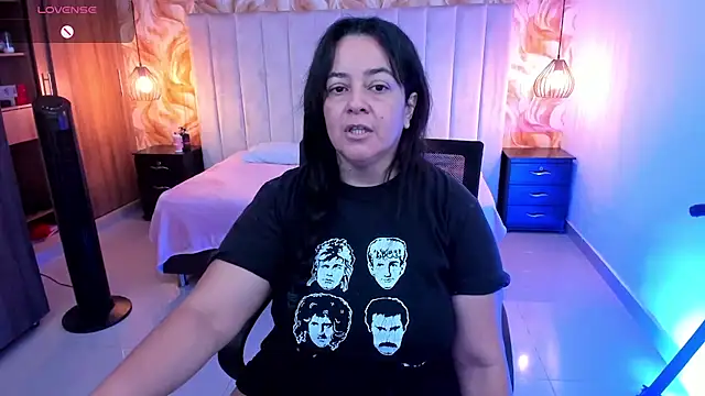 lucia vonne  online show from May 2026 07:29:01 PM
