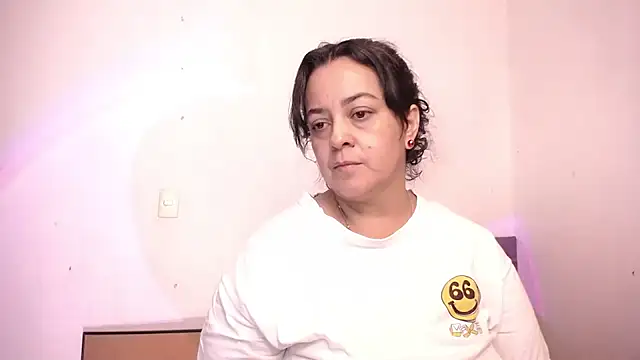 lucia vonne  online show from June 2026 12:24:01 AM