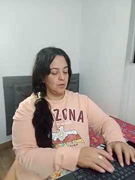 lucia vonne  online show from June 2026 01:05:01 AM