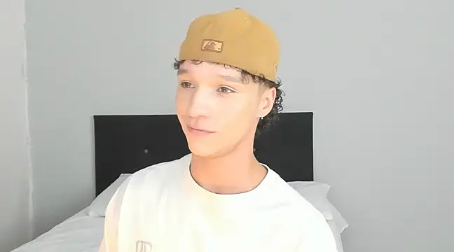 Snapshot of angelcortes chatting on March 2025 06:34:01 PM angelcortes online show from March 2025 06:34:01 PM