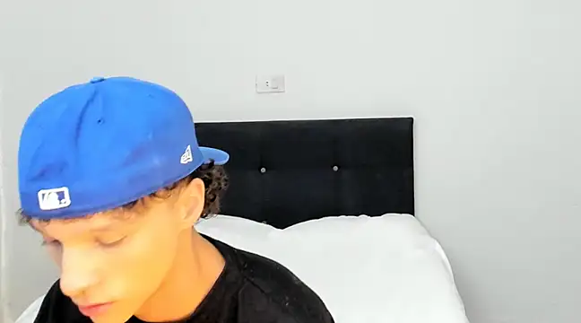 Snapshot of angelcortes chatting on March 2025 10:27:02 PM angelcortes online show from March 2025 10:27:02 PM