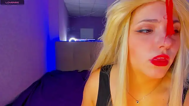 Snapshot of DellaRowe chatting on November 2025 01:43:01 PM DellaRowe online show from November 2025 01:43:01 PM