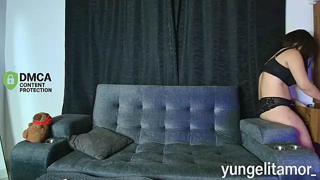 yungelitamor  online show from October 2025 05:05:02 AM
