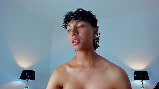 xhenisa  online show from November 2025 07:02:02 PM