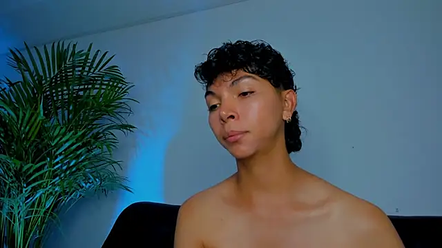 xhenisa  online show from November 2025 12:00:02 AM