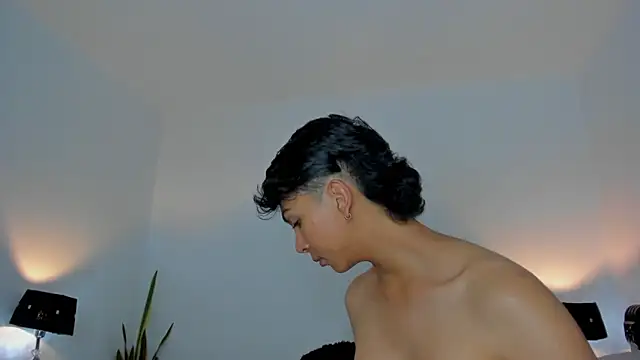 xhenisa  online show from February 2026 02:55:02 AM