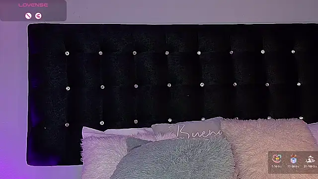 Snapshot of charlotteeruss chatting on December 2024 12:07:02 AM charlotteeruss online show from December 2024 12:07:02 AM