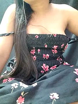 Snapshot of Roshni_98 chatting on June 2026 07:02:01 PM Roshni 98 online show from June 2026 07:02:01 PM