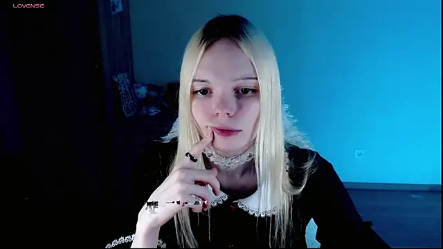 Snapshot of Emily_Nyaffee chatting on February 2025 01:22:01 AM Emily Nyaffee online show from February 2025 01:22:01 AM