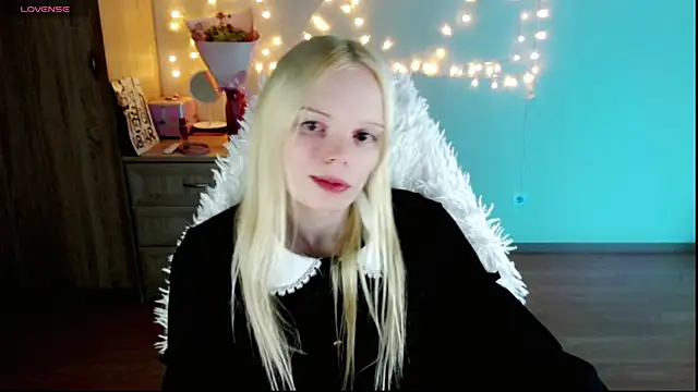 Snapshot of Emily_Nyaffee chatting on March 2025 11:47:02 PM Emily Nyaffee online show from March 2025 11:47:02 PM