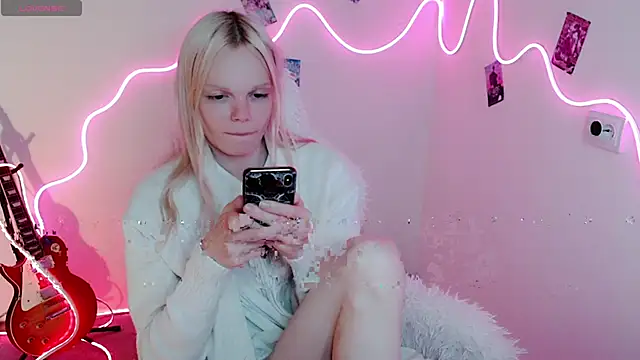 Snapshot of Emily_Nyaffee chatting on September 2025 09:01:02 AM Emily Nyaffee online show from September 2025 09:01:02 AM