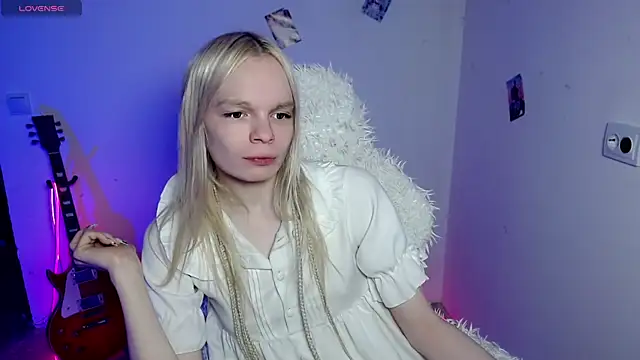 Snapshot of Emily_Nyaffee chatting on January 2026 01:16:02 PM Emily Nyaffee online show from January 2026 01:16:02 PM