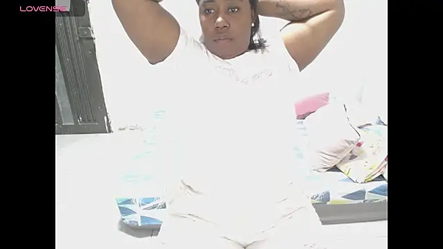 Snapshot of thickebonymilfF chatting on December 2025 01:21:02 AM thickebonymilfF online show from December 2025 01:21:02 AM