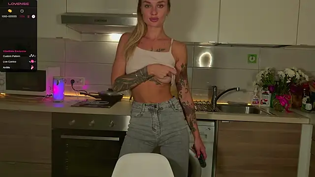 Snapshot of MissLovex chatting on September 2025 02:38:02 PM MissLovex online show from September 2025 02:38:02 PM