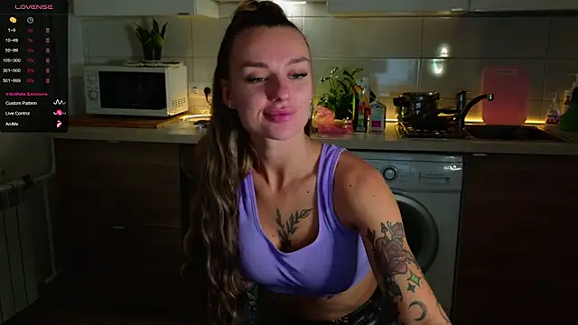 Snapshot of MissLovex chatting on October 2025 03:43:01 AM MissLovex online show from October 2025 03:43:01 AM