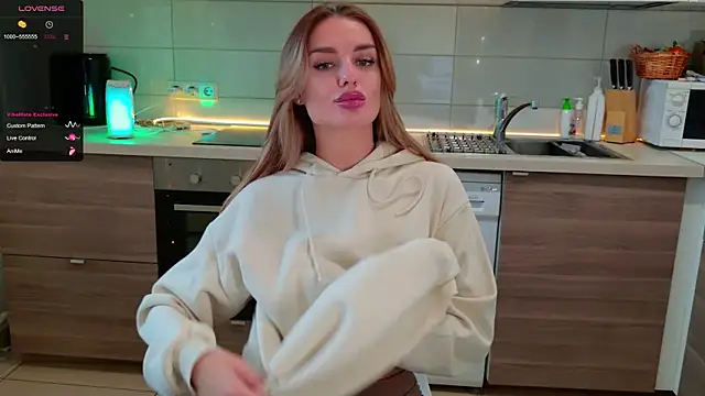 Snapshot of MissLovex chatting on November 2025 08:14:01 AM MissLovex online show from November 2025 08:14:01 AM