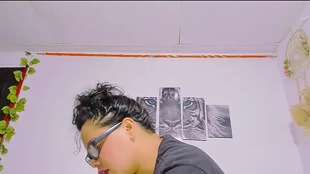 Alhelqueen online show from February 2025 10:58:01 PM