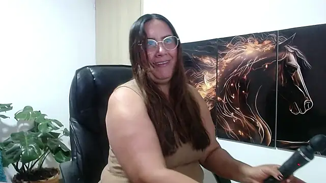 Snapshot of amalia_brunette chatting on June 2026 11:40:02 PM amalia brunette online show from June 2026 11:40:02 PM