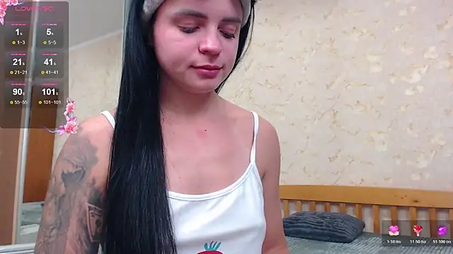 Snapshot of JuicyJess chatting on October 2025 10:39:02 PM JuicyJess online show from October 2025 10:39:02 PM