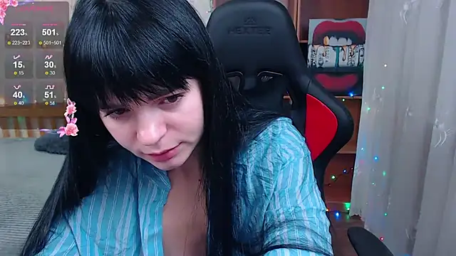 Snapshot of JuicyJess chatting on December 2025 11:53:01 PM JuicyJess online show from December 2025 11:53:01 PM