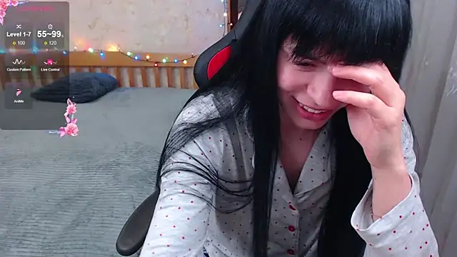 Snapshot of JuicyJess chatting on December 2025 09:21:01 PM JuicyJess online show from December 2025 09:21:01 PM