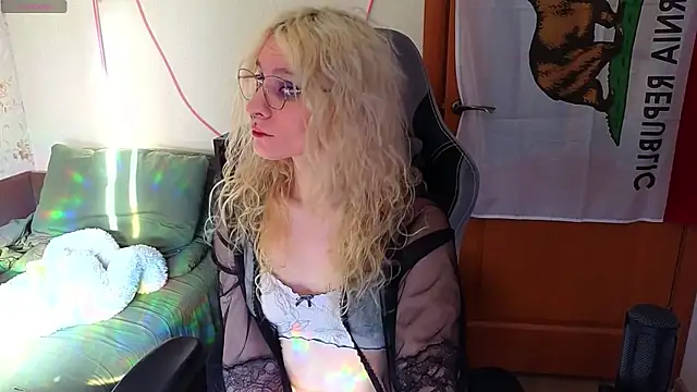 Lori Myaf online show from April 2026 02:12:01 PM