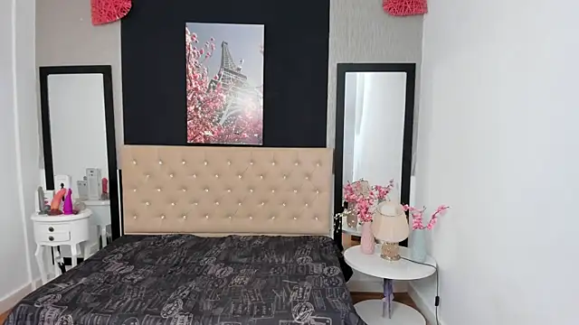 Snapshot of Shanelle__ chatting on September 2025 02:00:02 PM Shanelle online show from September 2025 02:00:02 PM