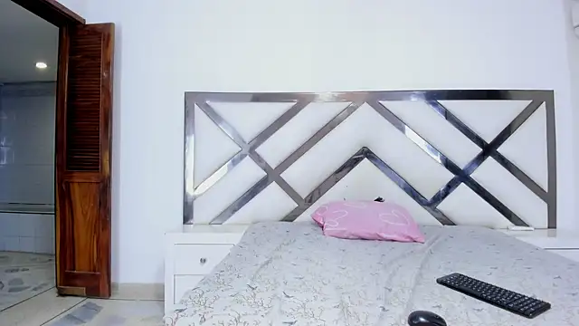 Snapshot of Shanelle__ chatting on November 2025 04:33:01 PM Shanelle online show from November 2025 04:33:01 PM